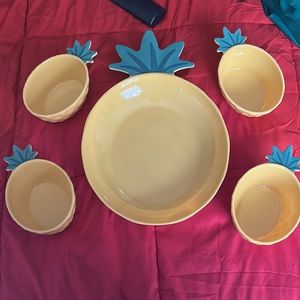 Pineapple serving set - plastic